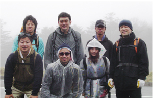 ボランティア活動として、大台ヶ原の登山道を清掃