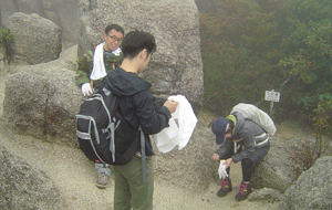 この山は登山者にとても人気があり、目立ったゴミもなくきれいな山でした。